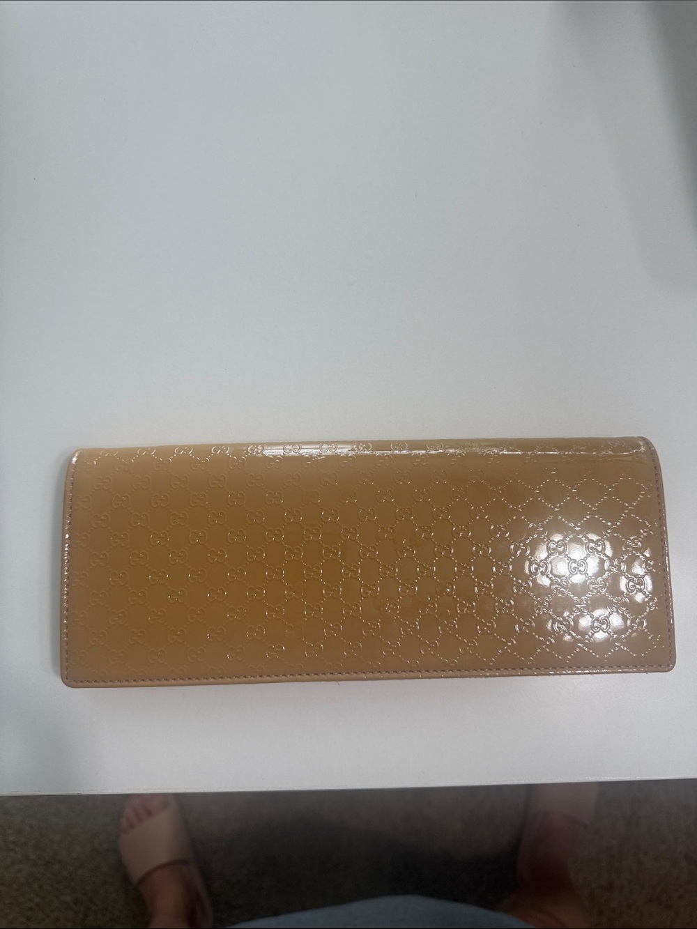 Authentic Gucci Women Tan Patented Guccissima Enamel Leather Clutch - Picture 2 of 9